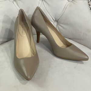 Nude leather Calvin Klein pumps / heels size 6W